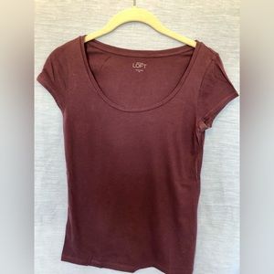 Ann Taylor LOFT scoop neck brown t-shirt, size XS.